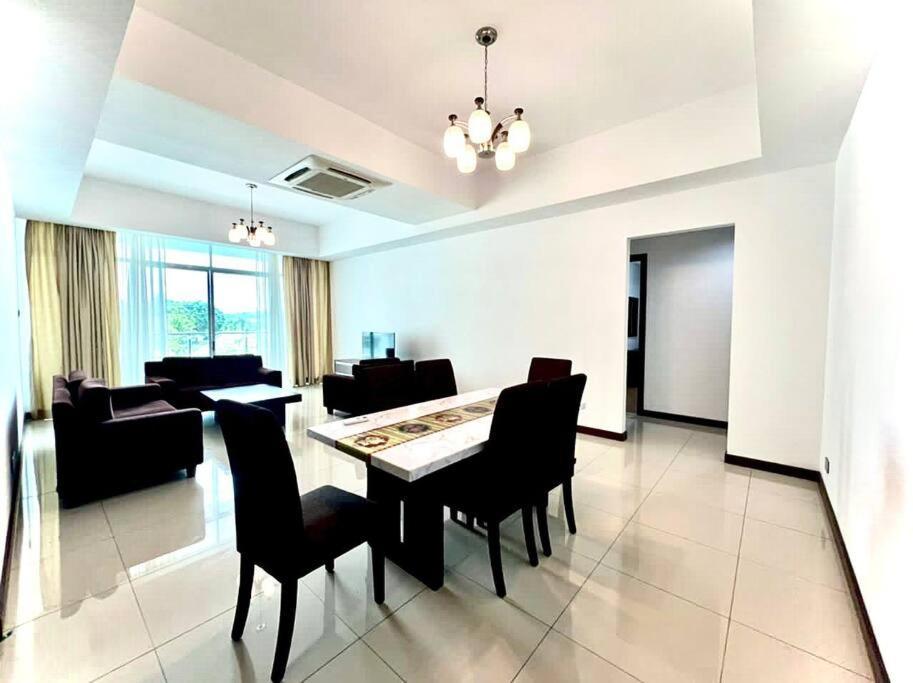 Bay Resort Condominium 3-Bedrooms With Swimming Pool Near The Seaside Miri Buitenkant foto