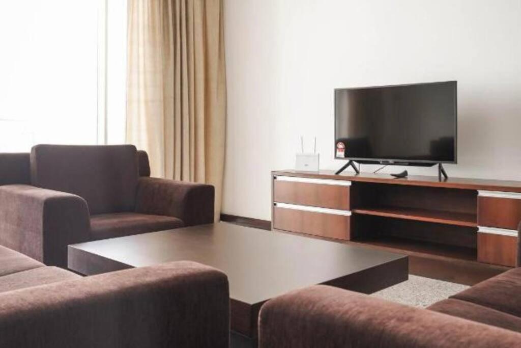 Bay Resort Condominium 3-Bedrooms With Swimming Pool Near The Seaside Miri Buitenkant foto